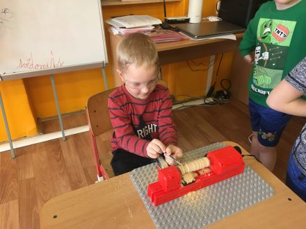 Práce se soustruhem a pilkou